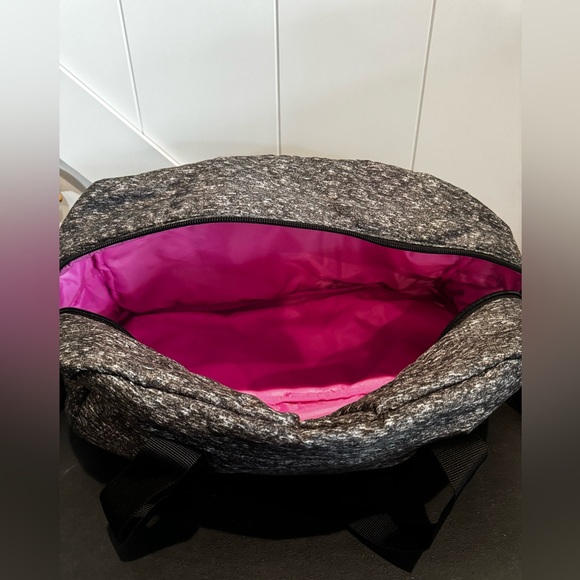 PINK VS Duffle Bag - Picture 2 of 4